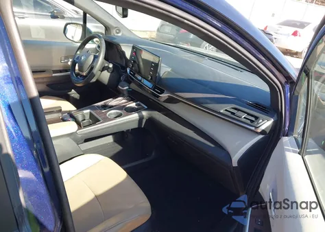 2022 Toyota Sienna Xle z USA, uszkodzony, nr VIN 5TDJRKEC2NS099269